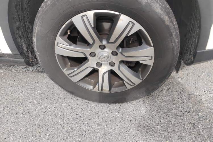 Used GAC Trumpchi GS7 2017 320T Two-Wheel-Drive Luxury Smart Connectivity Model Right Front Wheel Hub