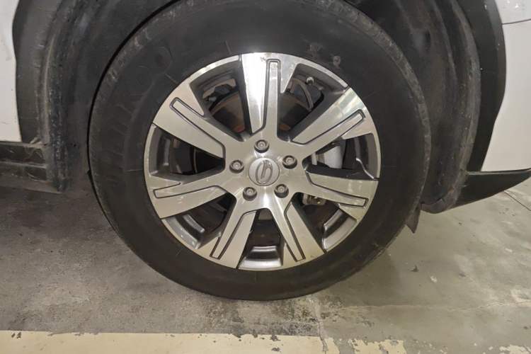 Used GAC Trumpchi GS7 2017 320T Two-Wheel-Drive Luxury Smart Connectivity Model Right Front Wheel Hub