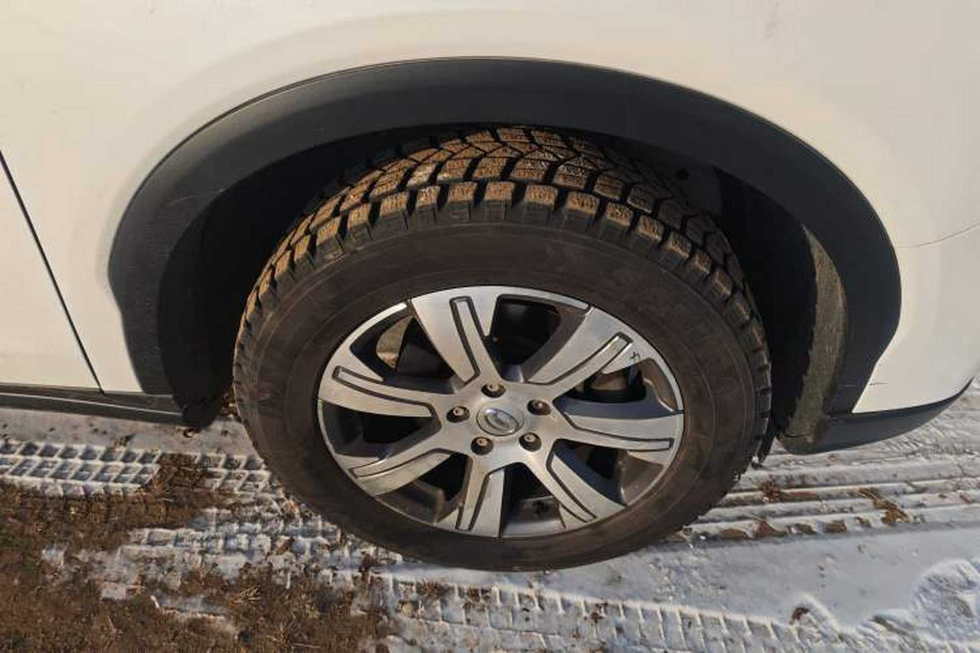Used GAC Trumpchi GS7 2017 320T Two-Wheel-Drive Luxury Smart Connectivity Model Right Front Wheel Hub