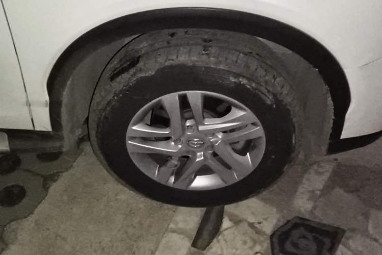 Used GAC Trumpchi GS7 2017 280T Two-Wheel Drive Luxury Model Right Front Wheel Hub