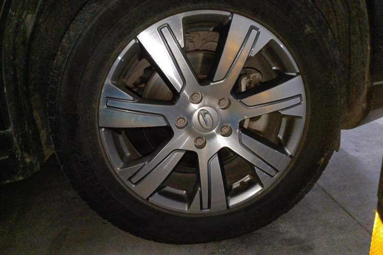 Used GAC Trumpchi GS7 2017 320T Two-Wheel-Drive Luxury Model Right Front Wheel Hub