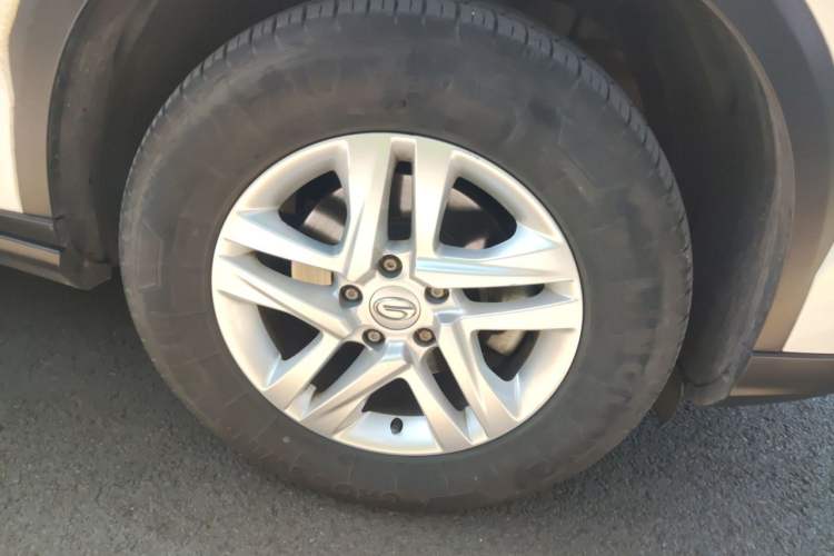 Used GAC Trumpchi GS7 2017 280T Two-Wheel Drive Luxury Model Right Front Wheel Hub
