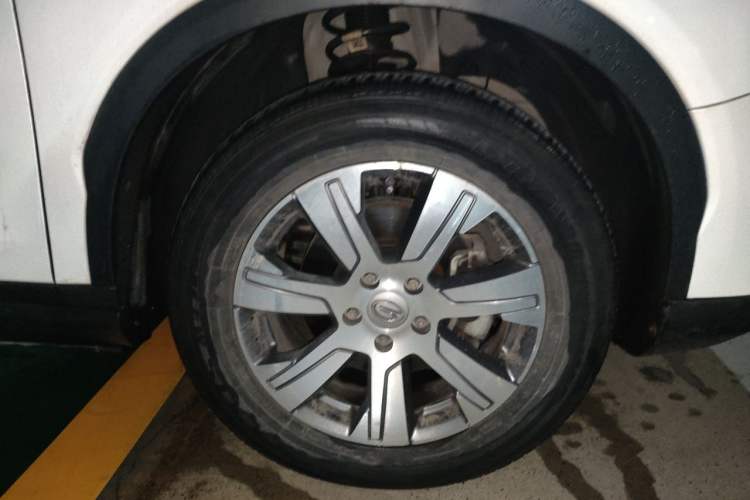 Used GAC Trumpchi GS7 2017 320T Two-Wheel-Drive Luxury Smart Connectivity Model Right Front Wheel Hub