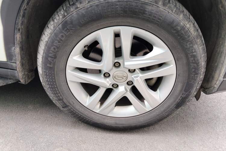 Used GAC Trumpchi GS7 2017 280T Two-Wheel Drive Luxury Model Right Front Wheel Hub