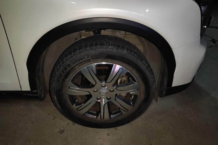 Used GAC Trumpchi GS7 2017 320T Two-Wheel-Drive Luxury Smart Connectivity Model Right Front Wheel Hub