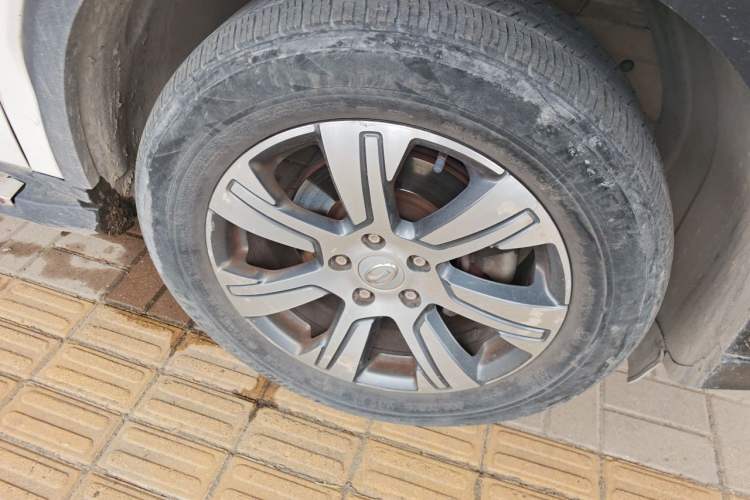 Used GAC Trumpchi GS7 2017 320T Two-Wheel-Drive Luxury Model Right Front Wheel Hub
