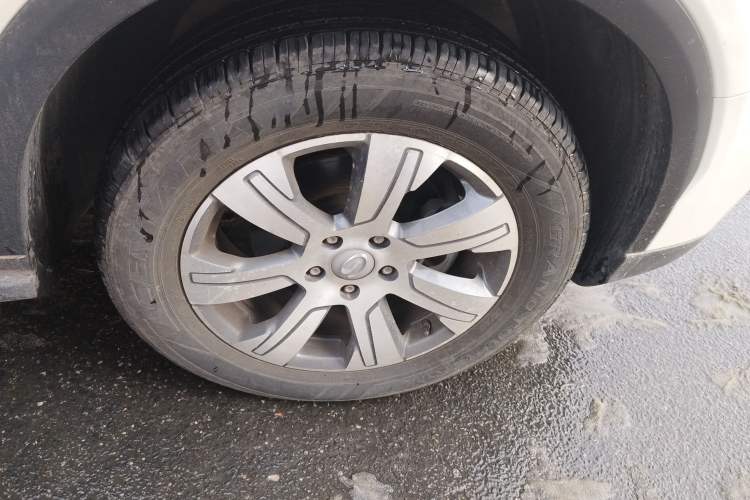 Used GAC Trumpchi GS7 2017 320T Two-Wheel-Drive Luxury Smart Connectivity Model Right Front Wheel Hub