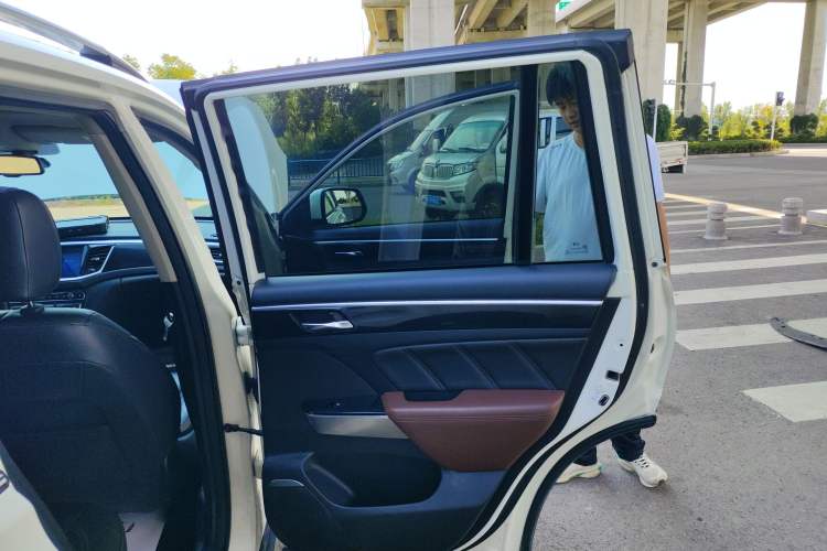 Used GAC Trumpchi GS7 2017 320T Two-Wheel-Drive Luxury Smart Connectivity Model Right Rear Door Interior