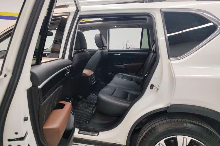 Used GAC Trumpchi GS7 2017 320T Two-Wheel-Drive Luxury Smart Connectivity Model Right Rear Seat