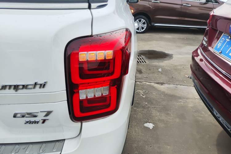 Used GAC Trumpchi GS7 2017 280T Two-Wheel Drive Luxury Model Right Rear Taillight