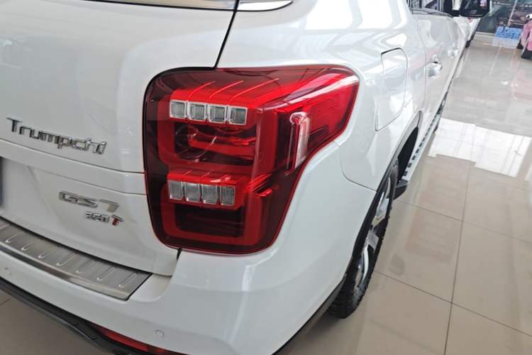Used GAC Trumpchi GS7 2017 320T Two-Wheel-Drive Luxury Model Right Rear Taillight