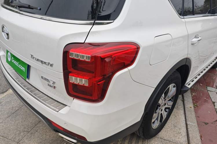 Used GAC Trumpchi GS7 2017 320T Two-Wheel-Drive Luxury Smart Connectivity Model Right Rear Taillight