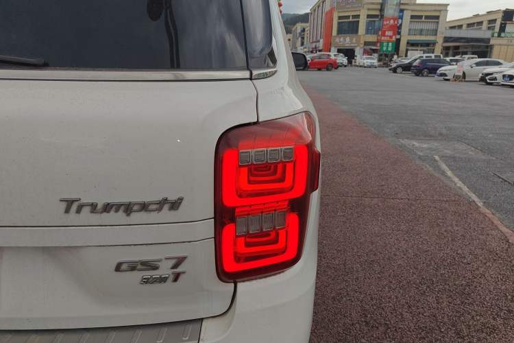 Used GAC Trumpchi GS7 2017 320T Two-Wheel-Drive Luxury Smart Connectivity Model Right Rear Taillight
