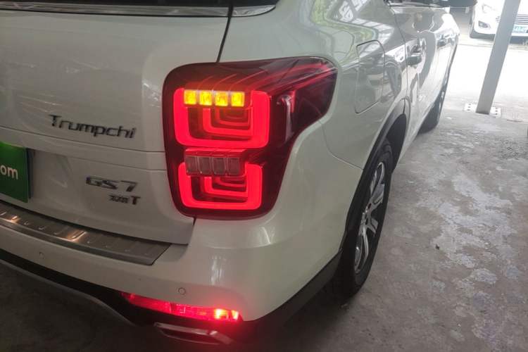 Used GAC Trumpchi GS7 2017 320T Two-Wheel-Drive Luxury Smart Connectivity Model Right Rear Taillight