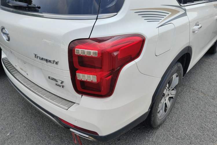 Used GAC Trumpchi GS7 2017 320T Two-Wheel-Drive Luxury Smart Connectivity Model Right Rear Taillight