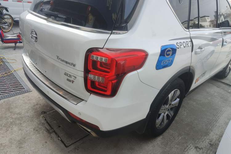 Used GAC Trumpchi GS7 2017 320T Two-Wheel-Drive Luxury Smart Connectivity Model Right Rear Taillight