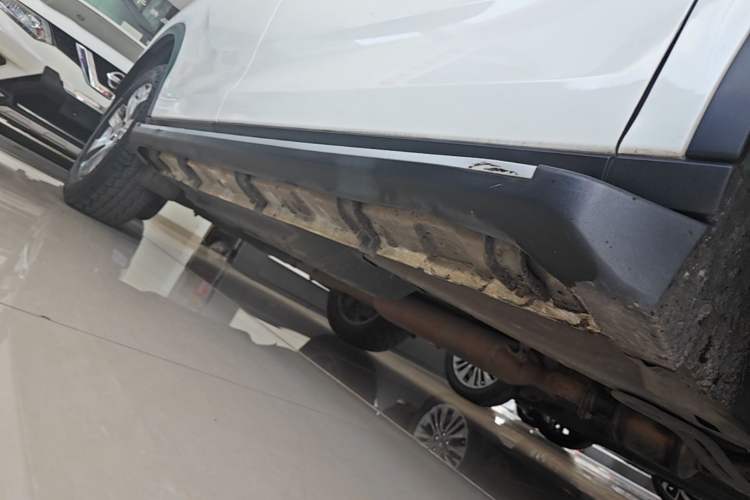 Used GAC Trumpchi GS7 2017 320T Two-Wheel-Drive Luxury Model Right Side Sill