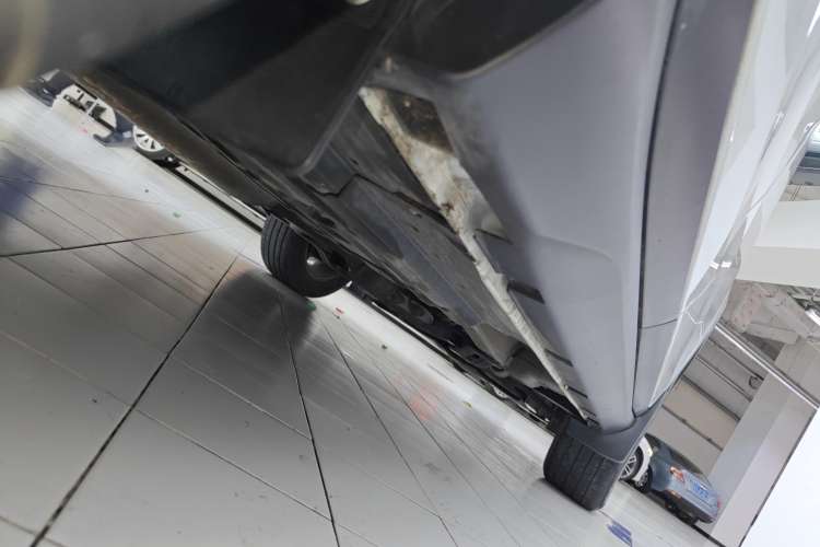 Used GAC Trumpchi GS7 2017 320T Two-Wheel-Drive Luxury Smart Connectivity Model Right Side Sill