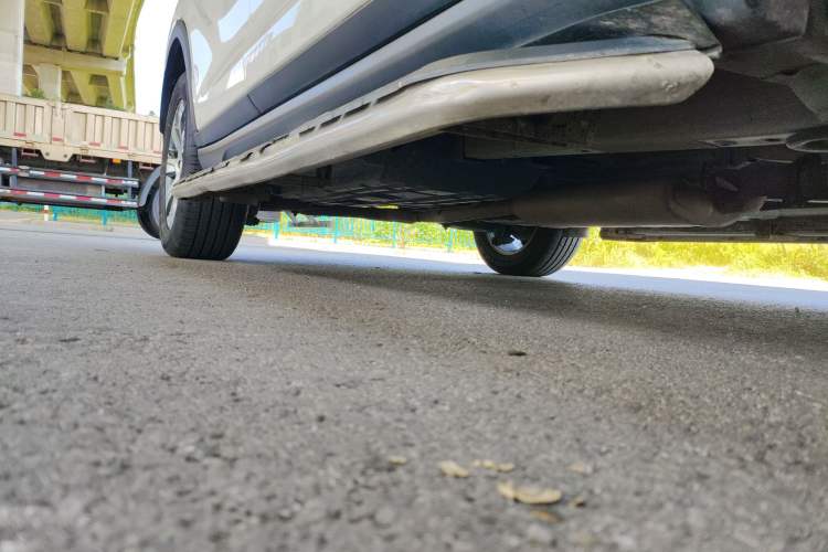 Used GAC Trumpchi GS7 2017 320T Two-Wheel-Drive Luxury Smart Connectivity Model Right Side Sill