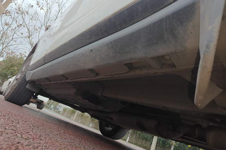 Used GAC Trumpchi GS7 2017 320T Two-Wheel-Drive Luxury Smart Connectivity Model Right Side Sill