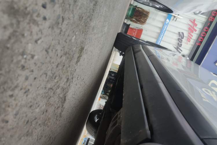 Used GAC Trumpchi GS7 2017 320T Two-Wheel-Drive Luxury Smart Connectivity Model Right Side Sill