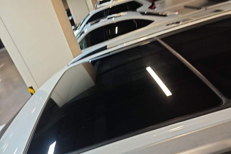 Used GAC Trumpchi GS7 2017 320T Two-Wheel-Drive Luxury Smart Connectivity Model Roof