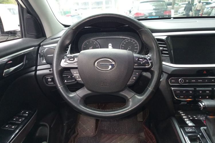 Used GAC Trumpchi GS7 2017 320T Two-Wheel-Drive Luxury Model Steering Wheel