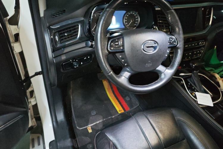Used GAC Trumpchi GS7 2017 320T Two-Wheel-Drive Luxury Smart Connectivity Model Steering Wheel