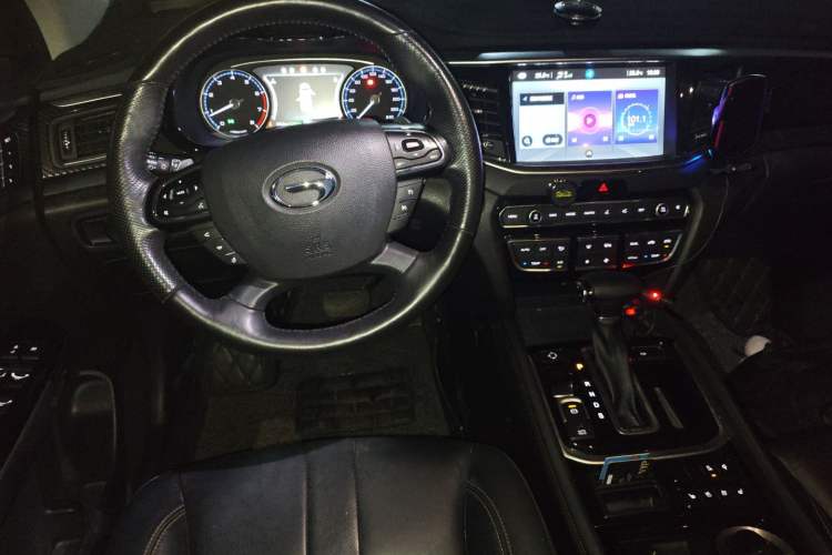Used GAC Trumpchi GS7 2017 320T Two-Wheel-Drive Luxury Smart Connectivity Model Steering Wheel