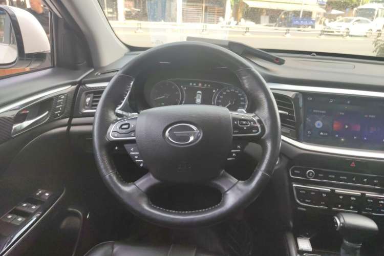 Used GAC Trumpchi GS7 2017 320T Two-Wheel-Drive Luxury Smart Connectivity Model Steering Wheel