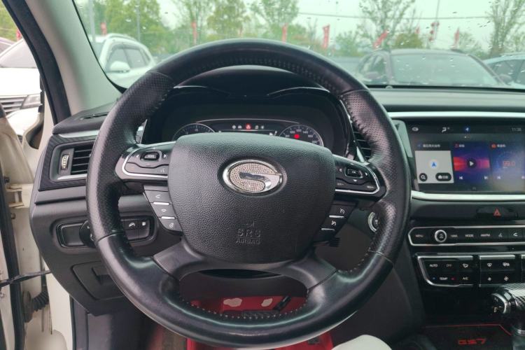 Used GAC Trumpchi GS7 2017 320T Two-Wheel-Drive Luxury Smart Connectivity Model Steering Wheel