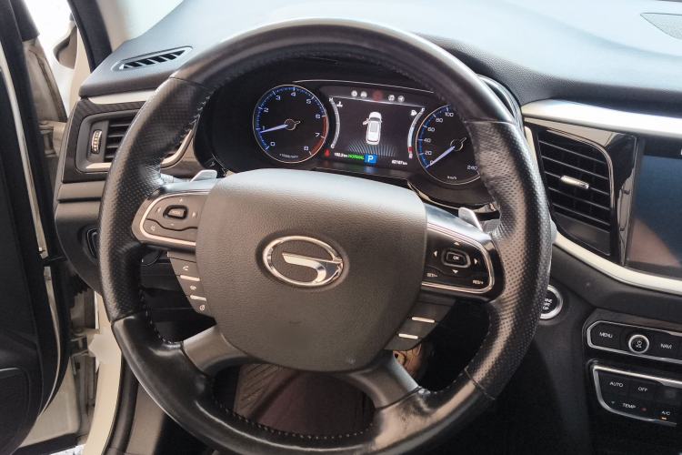 Used GAC Trumpchi GS7 2017 320T Two-Wheel-Drive Luxury Smart Connectivity Model Steering Wheel