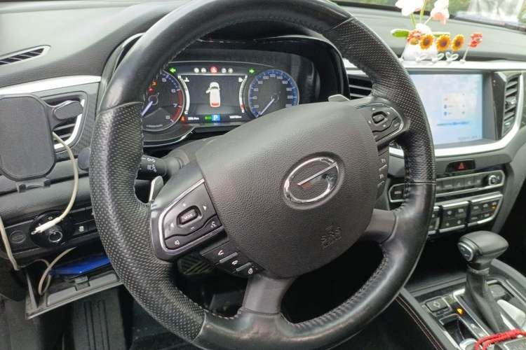 Used GAC Trumpchi GS7 2017 320T Two-Wheel-Drive Luxury Smart Connectivity Model Steering Wheel