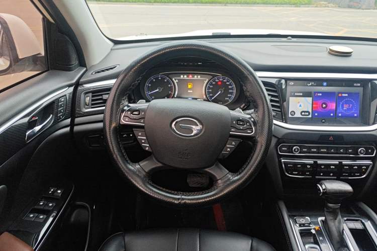 Used GAC Trumpchi GS7 2017 320T Two-Wheel-Drive Luxury Smart Connectivity Model Steering Wheel