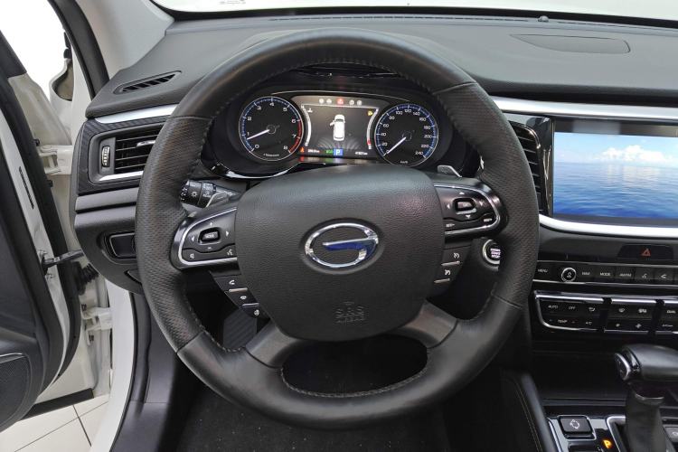 Used GAC Trumpchi GS7 2017 320T Two-Wheel-Drive Luxury Smart Connectivity Model Steering Wheel