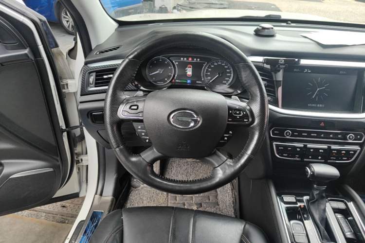Used GAC Trumpchi GS7 2017 320T Two-Wheel-Drive Luxury Smart Connectivity Model Steering Wheel