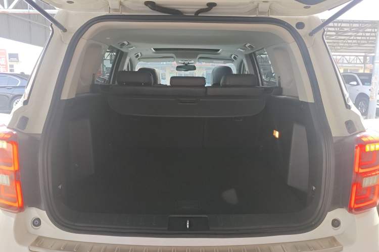 Used GAC Trumpchi GS7 2017 320T Two-Wheel-Drive Luxury Model Trunk