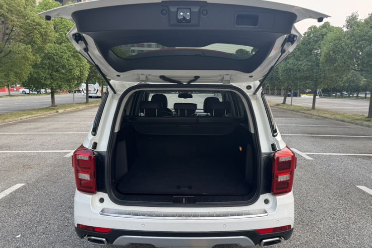 Used GAC Trumpchi GS7 2017 320T Two-Wheel-Drive Luxury Smart Connectivity Model Trunk