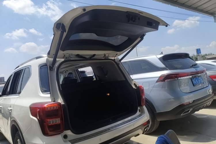 Used GAC Trumpchi GS7 2017 320T Two-Wheel-Drive Luxury Smart Connectivity Model Trunk