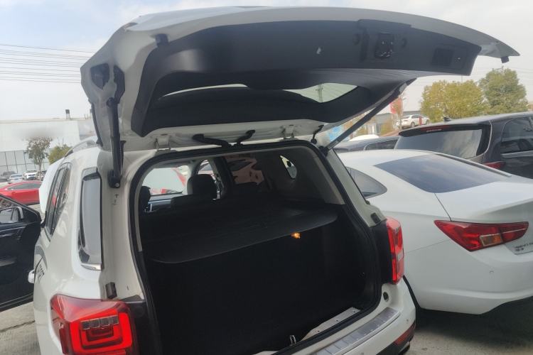 Used GAC Trumpchi GS7 2017 320T Two-Wheel-Drive Luxury Smart Connectivity Model Trunk