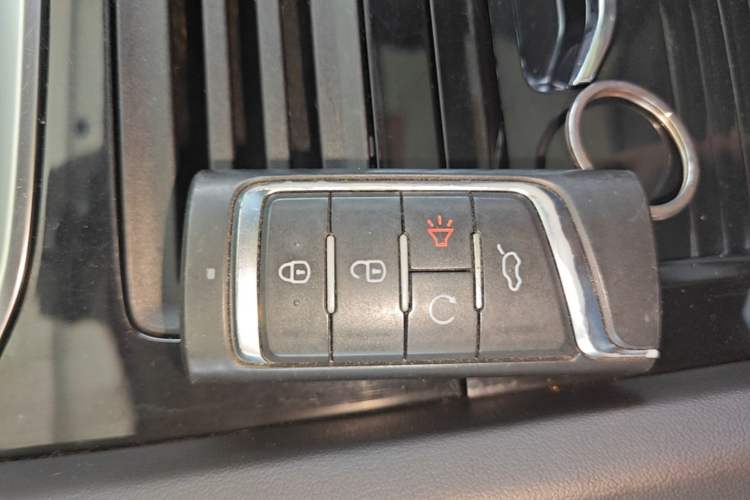 Used GAC Trumpchi GS7 2017 320T Two-Wheel-Drive Luxury Model Vehicle Key