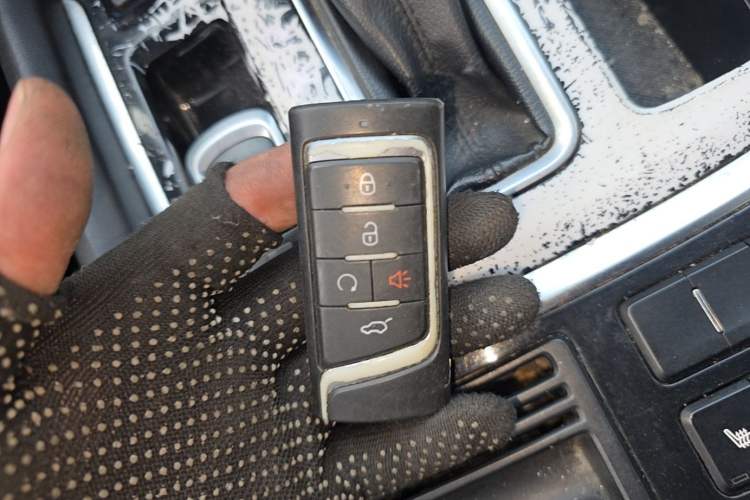Used GAC Trumpchi GS7 2017 320T Two-Wheel-Drive Luxury Smart Connectivity Model Vehicle Key