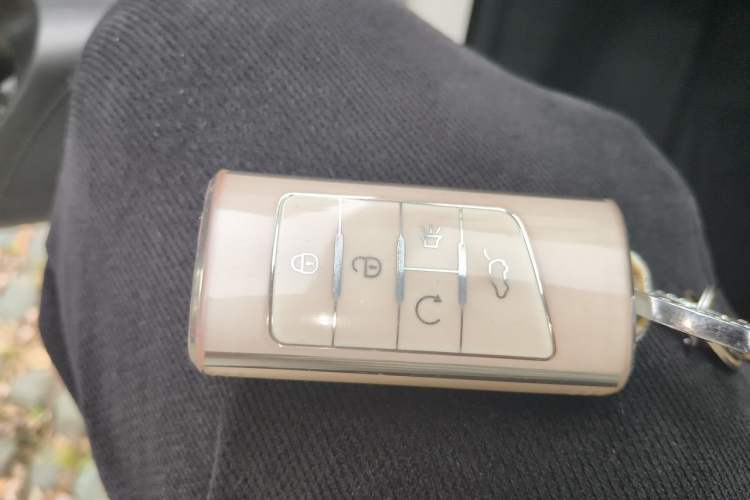 Used GAC Trumpchi GS7 2017 320T Two-Wheel-Drive Luxury Smart Connectivity Model Vehicle Key