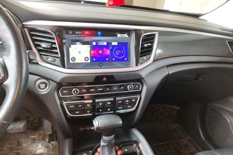 Used GAC Trumpchi GS7 2019 390T Two-Wheel Drive Luxury Smart Connectivity Version Audio And AC Panel