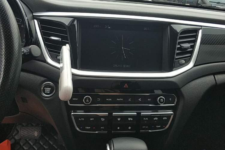 Used GAC Trumpchi GS7 2019 390T Two-Wheel-Drive Luxury Version Audio And AC Panel