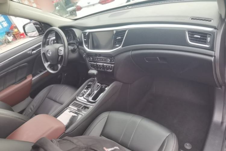 Used GAC Trumpchi GS7 2019 390T Two-Wheel-Drive Luxury Version Center Console