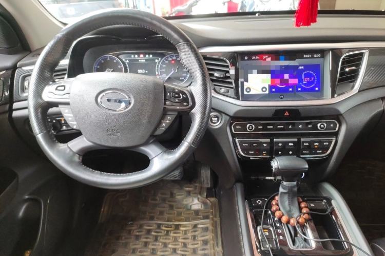Used GAC Trumpchi GS7 2019 390T Two-Wheel Drive Luxury Smart Connectivity Version Center Console