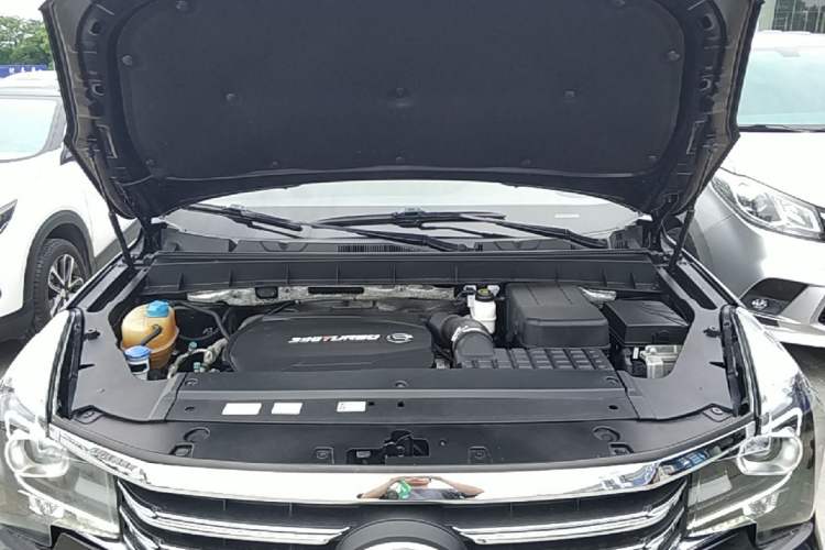 Used GAC Trumpchi GS7 2019 390T Two-Wheel-Drive Luxury Version Engine Bay