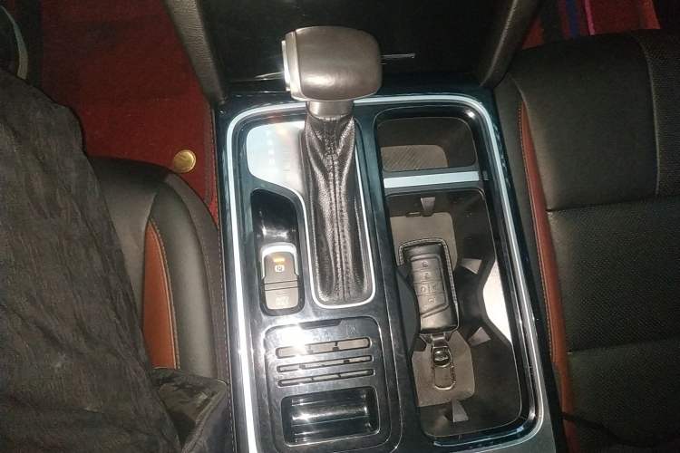 Used GAC Trumpchi GS7 2019 390T Two-Wheel-Drive Elite Version Gear Lever