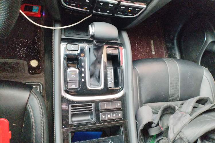 Used GAC Trumpchi GS7 2019 390T Two-Wheel Drive Luxury Smart Connectivity Version Gear Lever